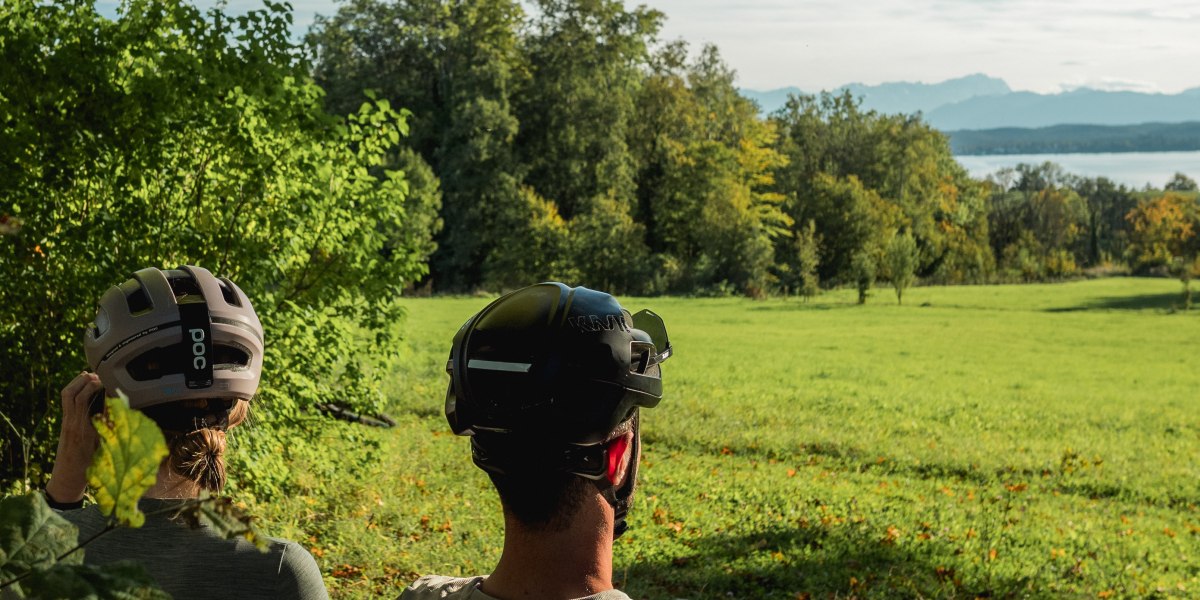 Blick vom Schlossgut Oberambach auf den Starnberger See Blick vom Schlossgut Oberambach auf den Starnberger See