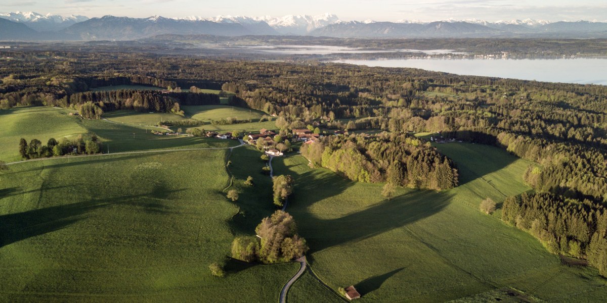 Voralpenlandschaft am Starnberger See, © oberbayern.de, Foto Peter von Felbert Voralpenlandschaft am Starnberger See, © oberbayern.de, Foto Peter von Felbert