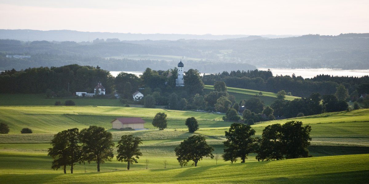 Blick von Degerndorf auf den Starnberger See, © oberbayern.de, Foto Peter von Felbert Blick von Degerndorf auf den Starnberger See, © oberbayern.de, Foto Peter von Felbert