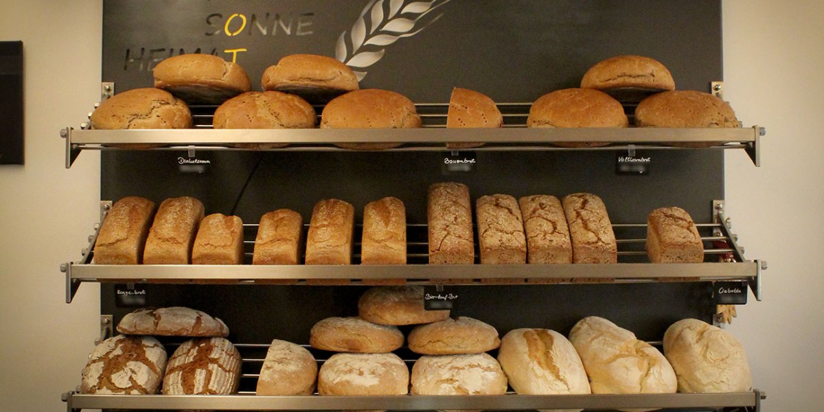Ofenfrisch: Bauernbrot aus dem Holzofen sowie reines Roggen- und Dinkelbrot., &copy; B&auml;ckerei Derleder