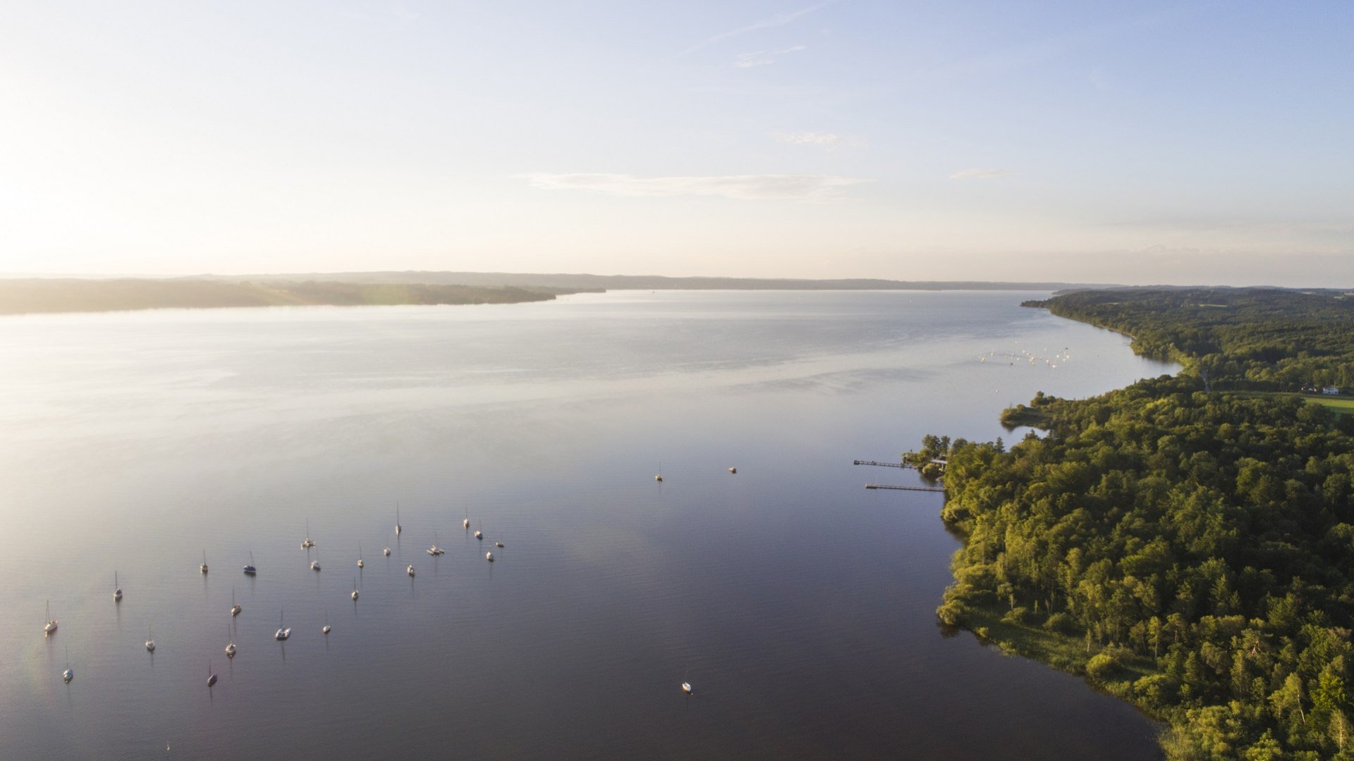 Blick auf den Starnberger See aus der Luft , © Oberbayern.de Foto: Peter von Felbert